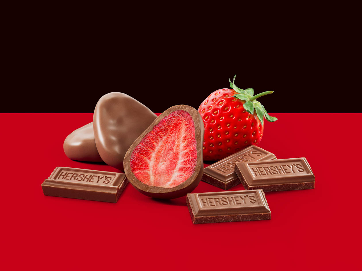 STRE11115_StrawberryMilkChoc_12K_v340_8bit_1c_RGB_2500px_sRGB_optimised